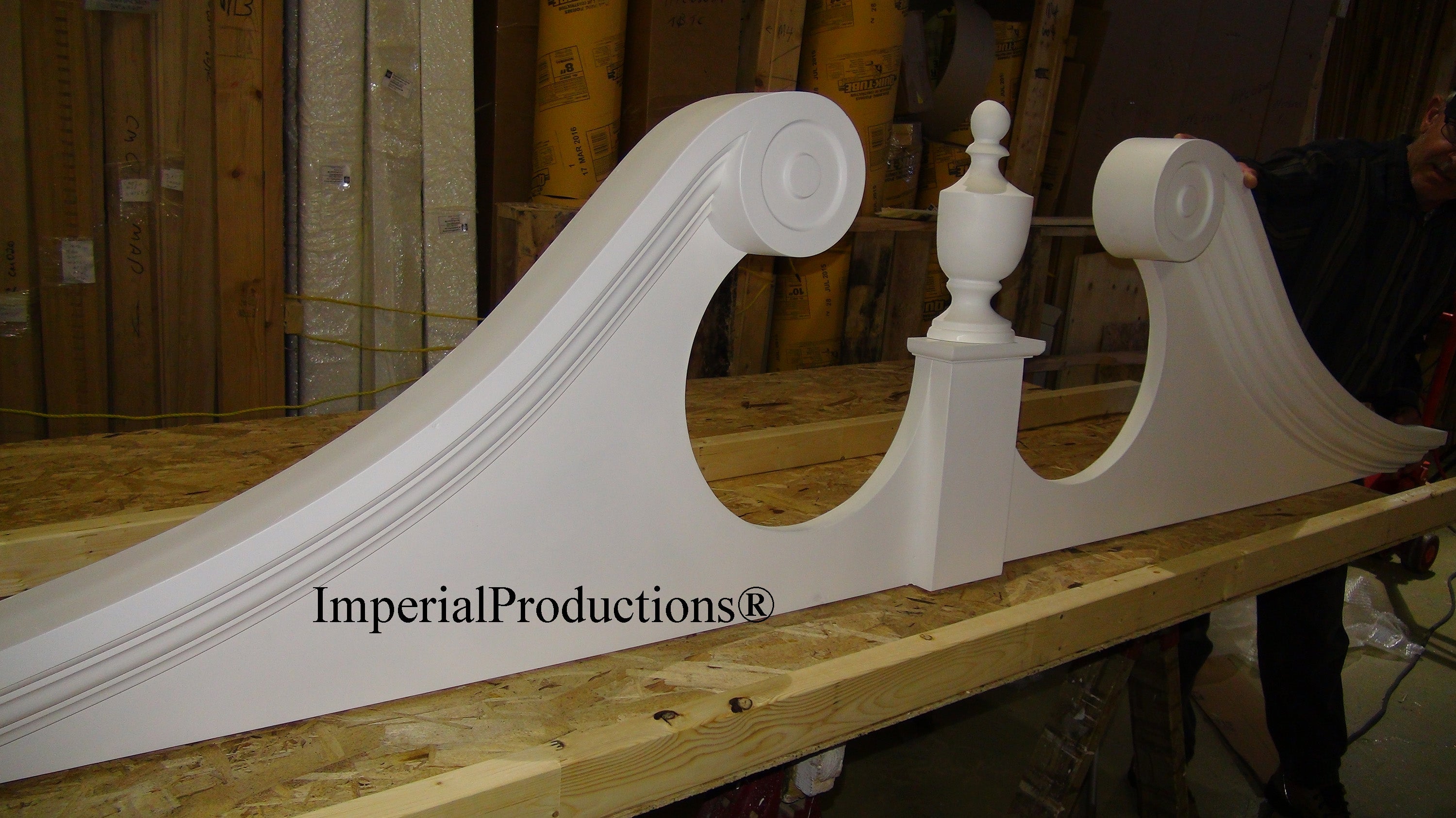 IPPED799-POL Ramshead Pediment